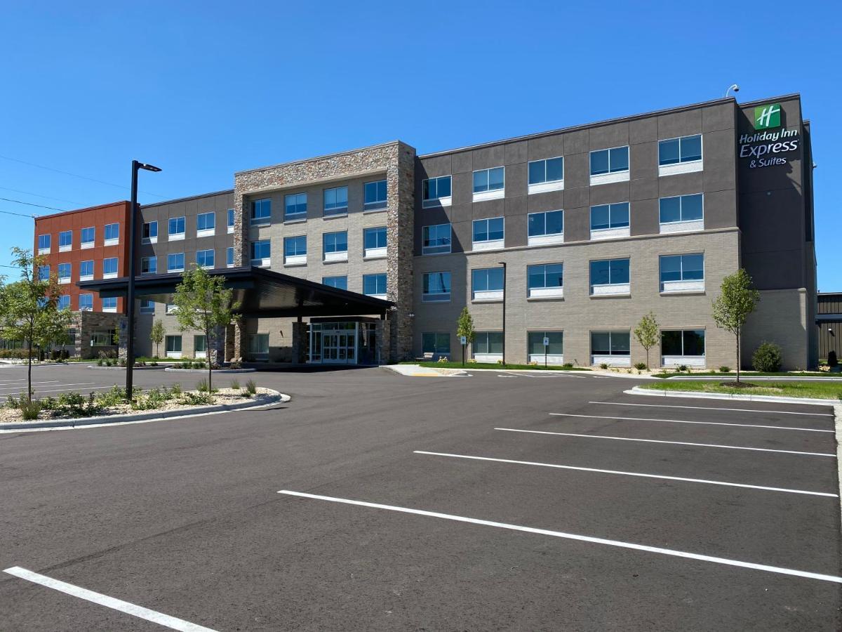 Holiday Inn Express & Suites - Madison West - Middleton By Ihg Экстерьер фото