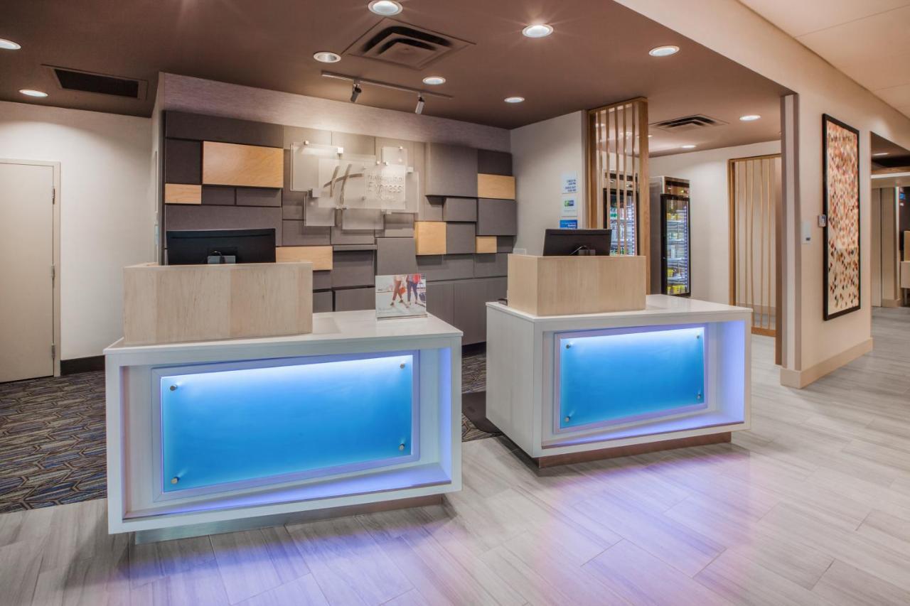 Holiday Inn Express & Suites - Madison West - Middleton By Ihg Экстерьер фото