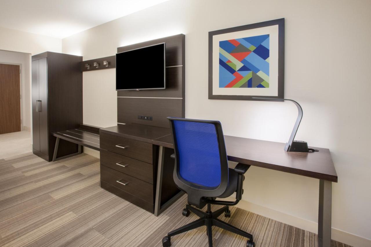 Holiday Inn Express & Suites - Madison West - Middleton By Ihg Экстерьер фото