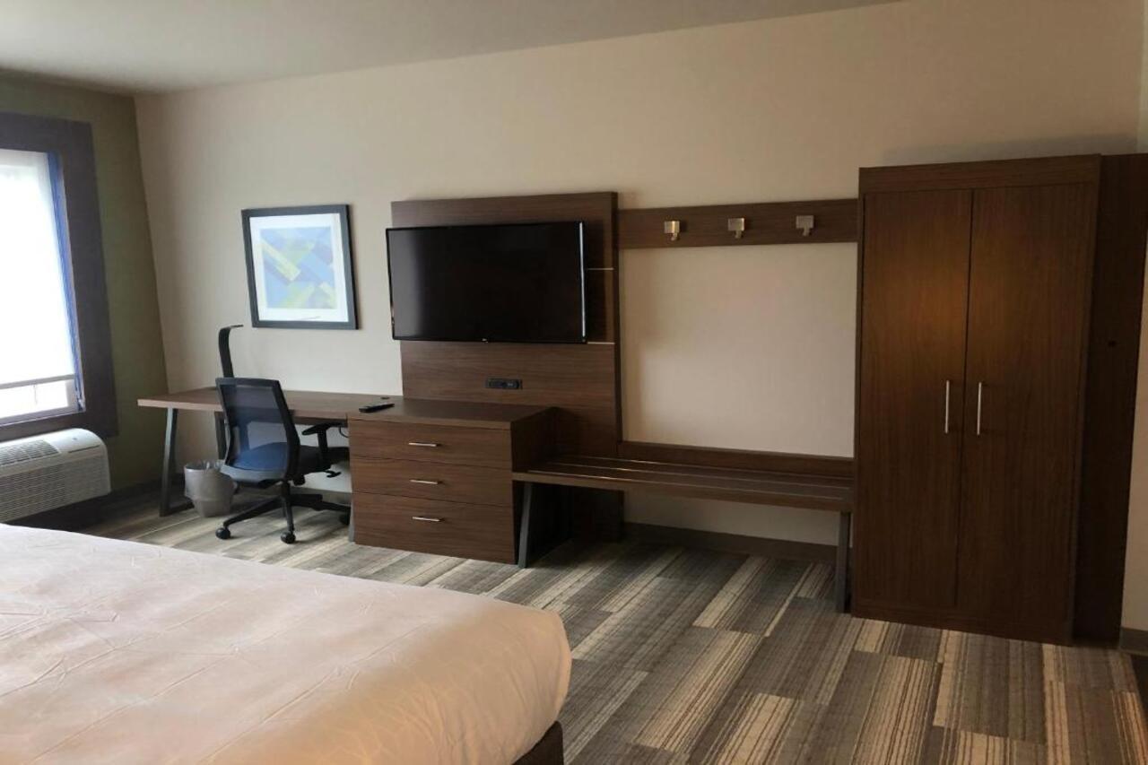 Holiday Inn Express & Suites - Madison West - Middleton By Ihg Экстерьер фото