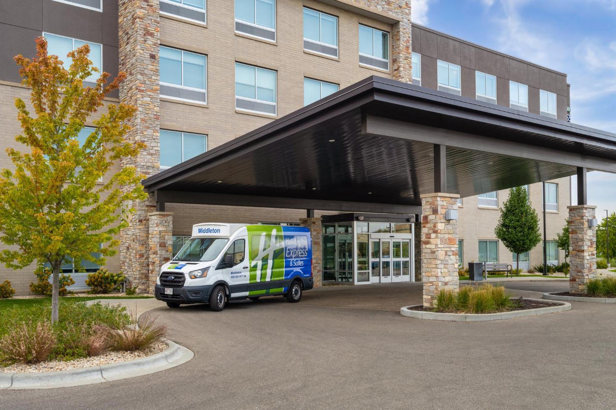 Holiday Inn Express & Suites - Madison West - Middleton By Ihg Экстерьер фото
