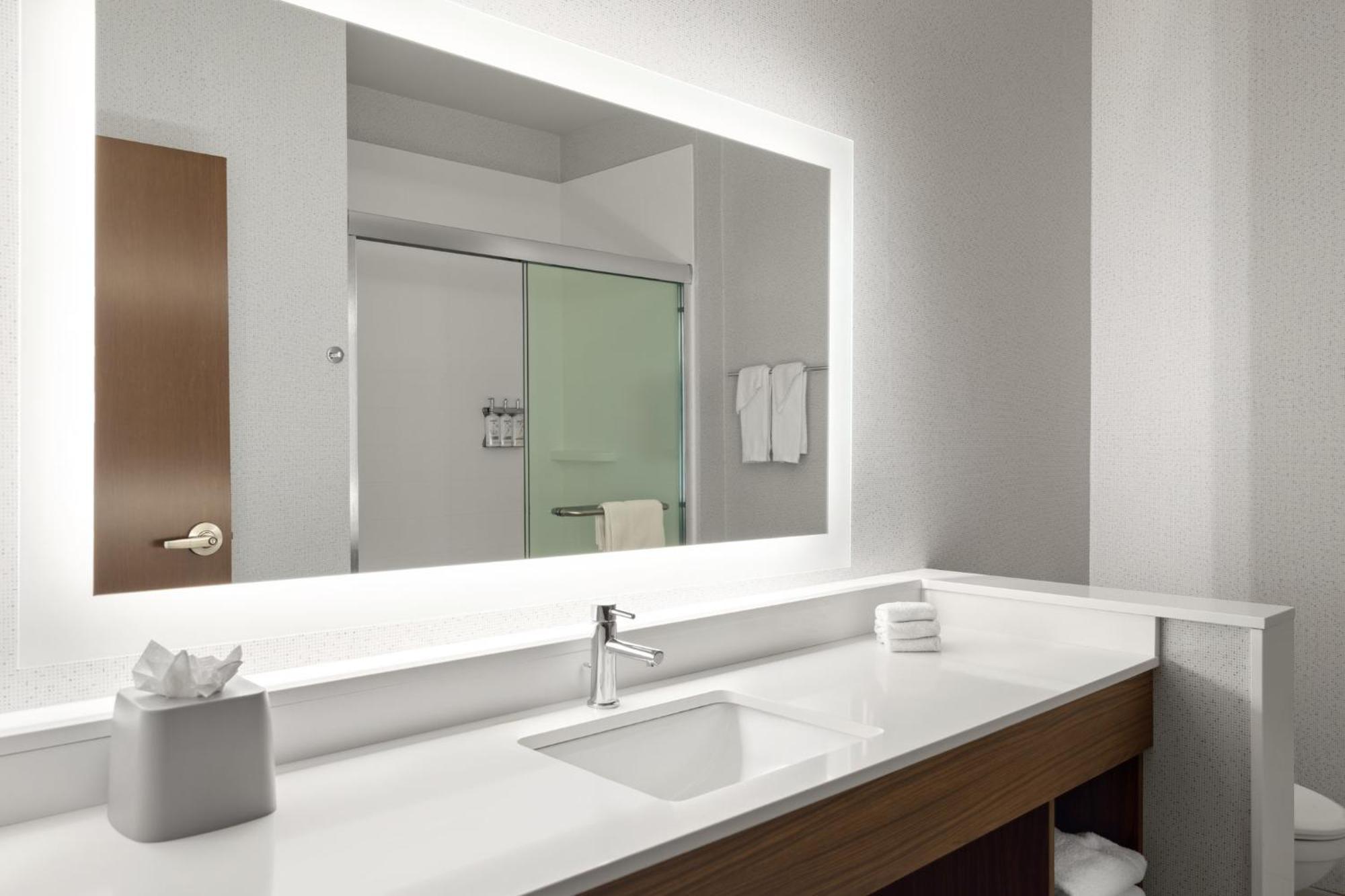 Holiday Inn Express & Suites - Madison West - Middleton By Ihg Экстерьер фото