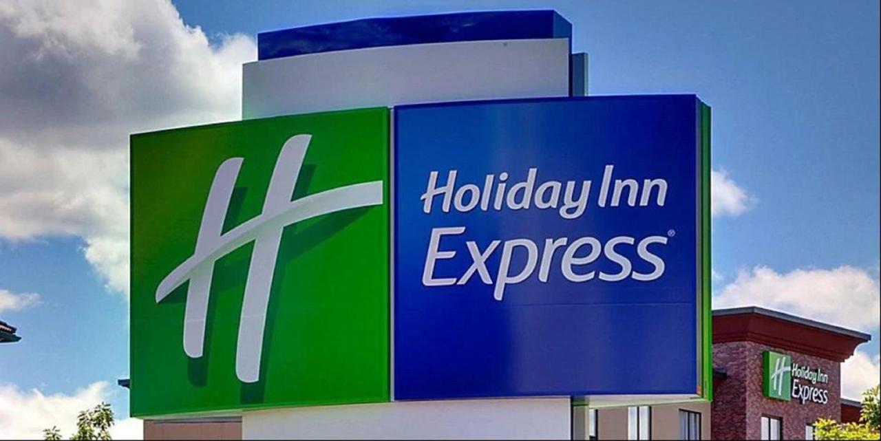 Holiday Inn Express & Suites - Madison West - Middleton By Ihg Экстерьер фото